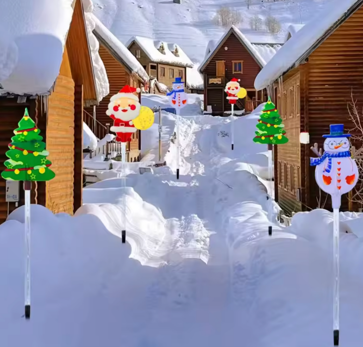 Piquets solaires Noel allee entree maison hiver